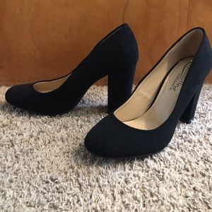 Cute black heels!
